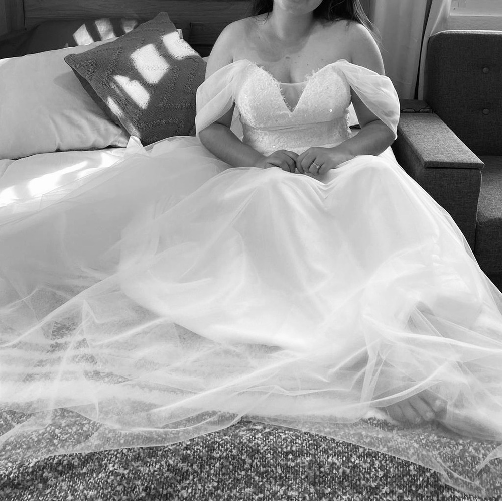 Elegant Ivory White Off-Shoulder Wedding Dress